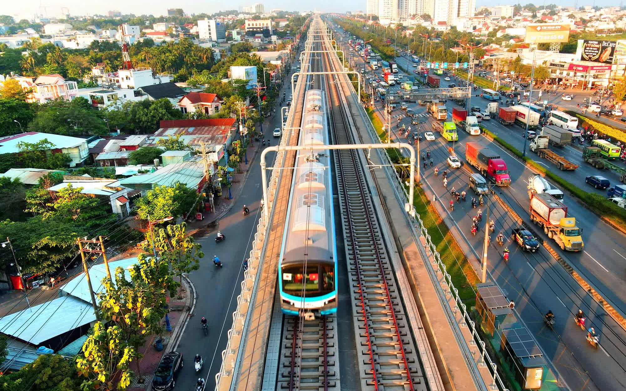 Hết miễn phí, metro Bến Thành - Suối Tiên bắt đầu thu tiền từ 6.000đ/lượt - Ảnh 1.