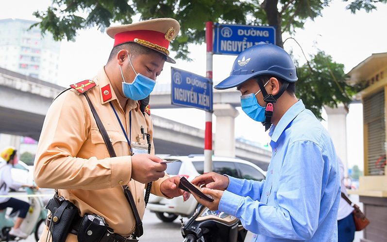 Tăng mức phạt tiền với nhiều vi phạm trật tự, an toàn giao thông - Ảnh 1.