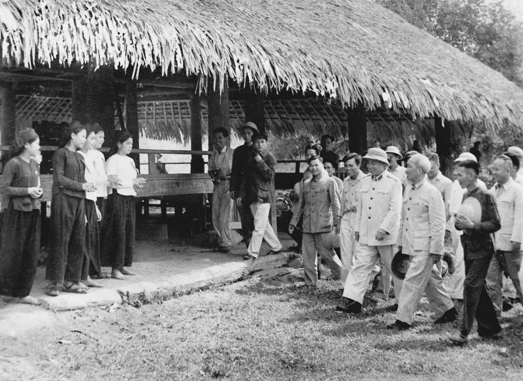 Tư tưởng Hồ Chí Minh về chống “giặc nội xâm” với công cuộc đẩy mạnh xây dựng, chỉnh đốn Đảng hiện nay- Ảnh 1.