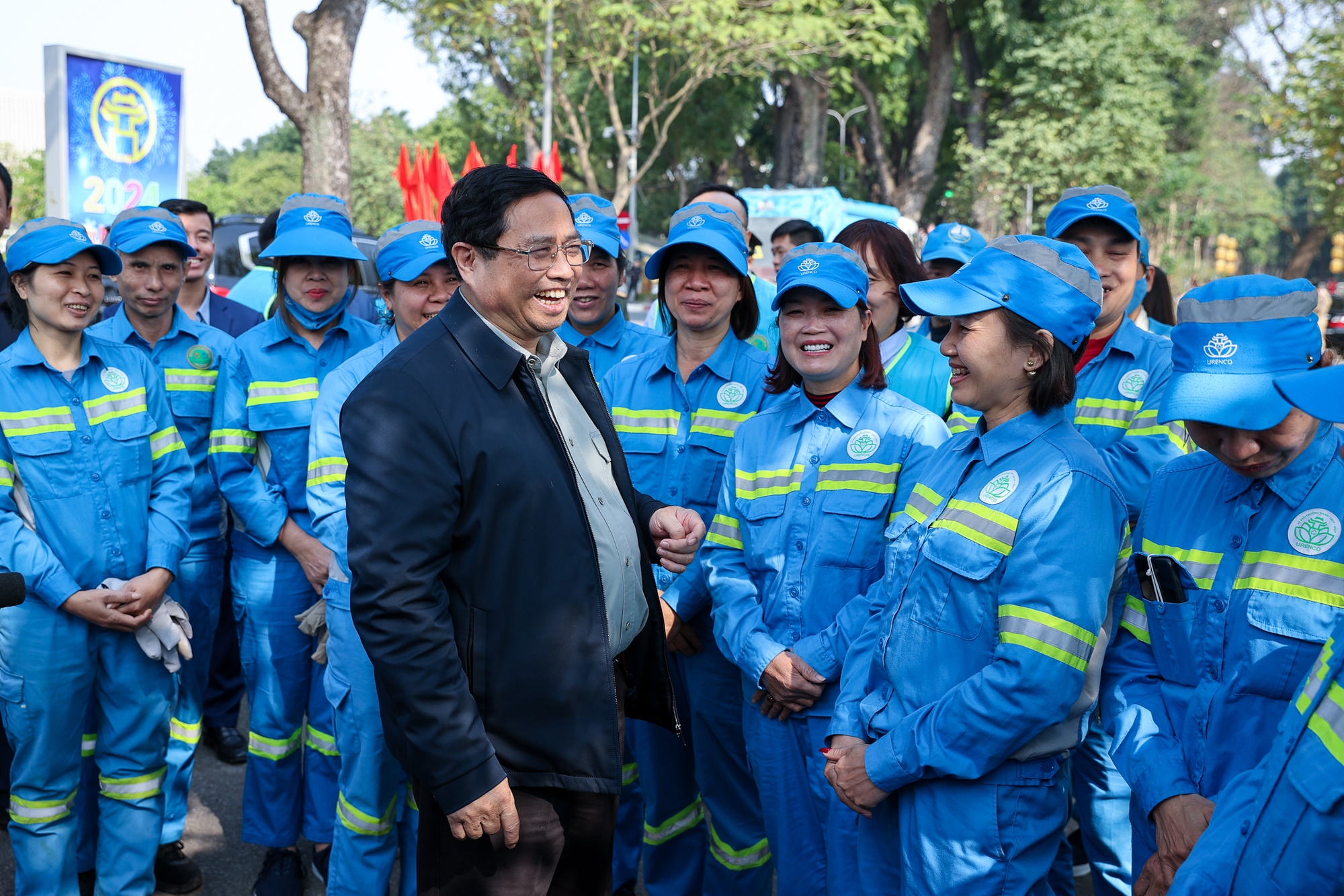 Thủ tướng Phạm Minh Chính kiểm tra, động viên người lao động làm việc xuyên Tết trên các công trình trọng điểm- Ảnh 7.