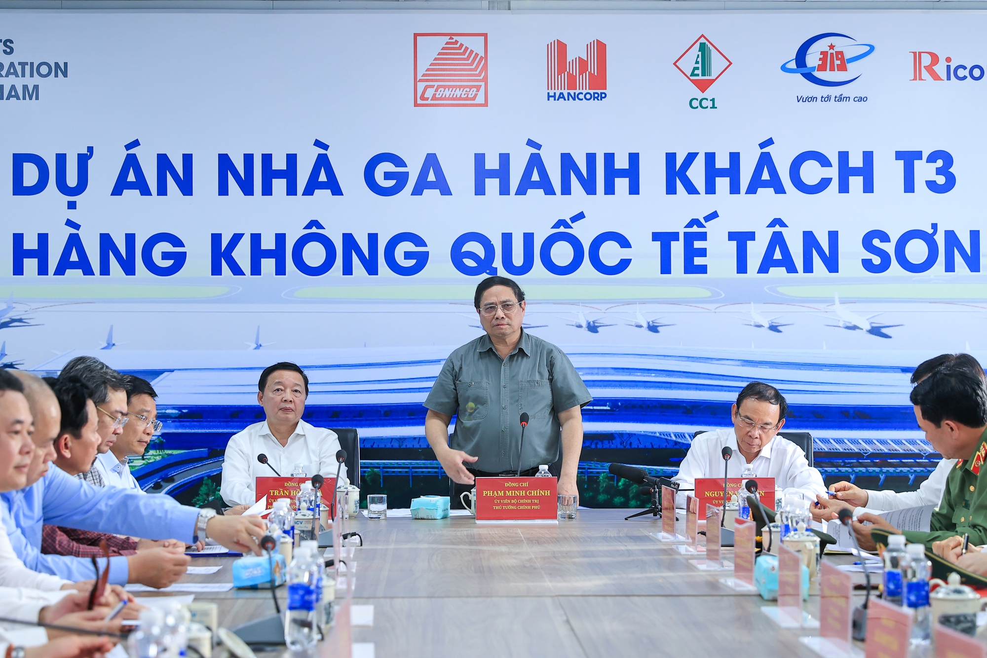 Thủ tướng Phạm Minh Chính kiểm tra, động viên người lao động làm việc xuyên Tết trên các công trình trọng điểm- Ảnh 19.