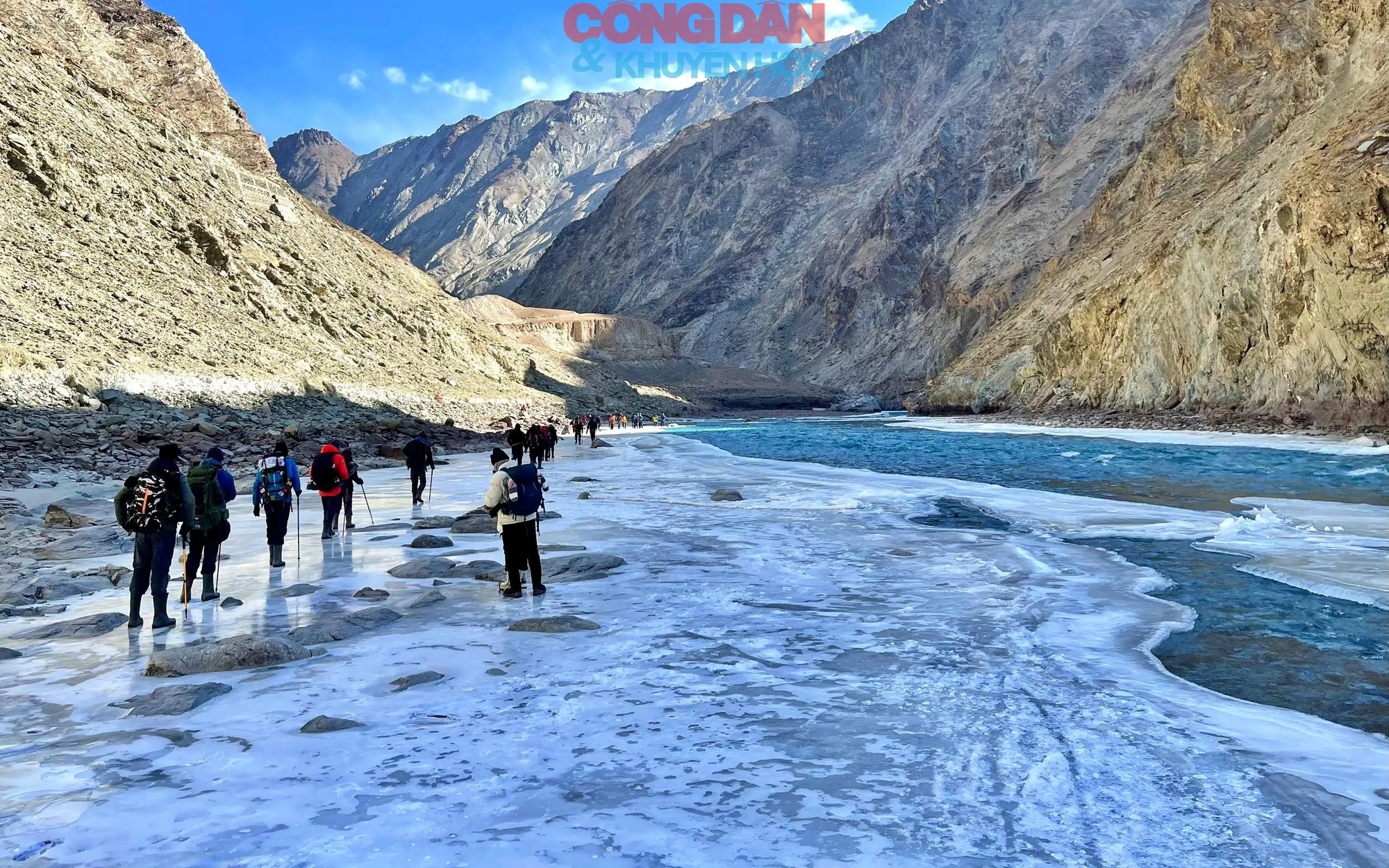 Dạo chơi trên sông băng Ladakh, Ấn Độ - trải nghiệm của những tâm hồn tự do- Ảnh 9.