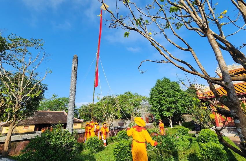 Tái hiện Lễ hạ nêu, khai ấn cung chúc tân xuân của triều Nguyễn- Ảnh 3.