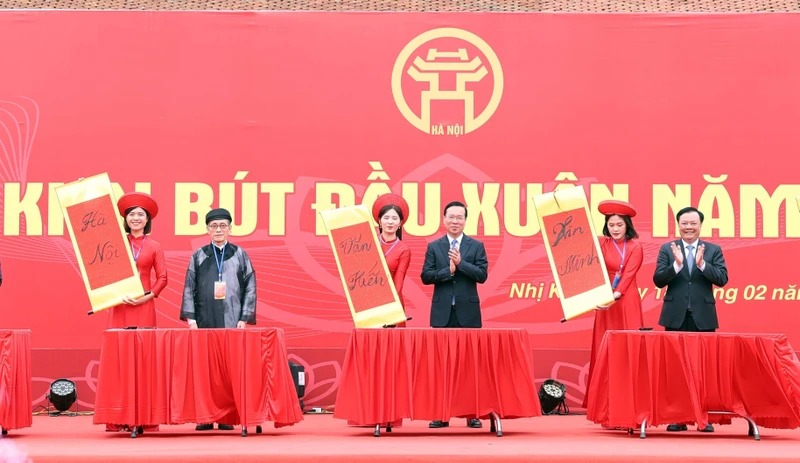 Chủ tịch nước Võ Văn Thưởng dự khai bút đầu xuân, động viên công nhân, người lao động tại Hà Nội- Ảnh 1.