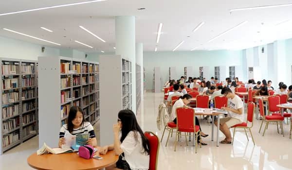 1.000 đầu sách hấp dẫn tại Ngày hội Văn hóa đọc Đà Nẵng 2024 - Ảnh 1.