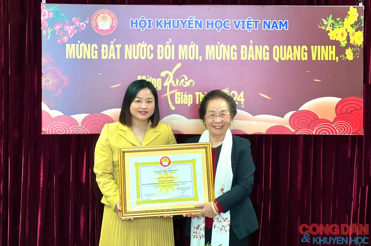 Trung ương Hội Khuyến học Việt Nam trao Bằng khen tặng Công ty Cổ phần Tập đoàn Vàng bạc Đá quý DOJI- Ảnh 2.