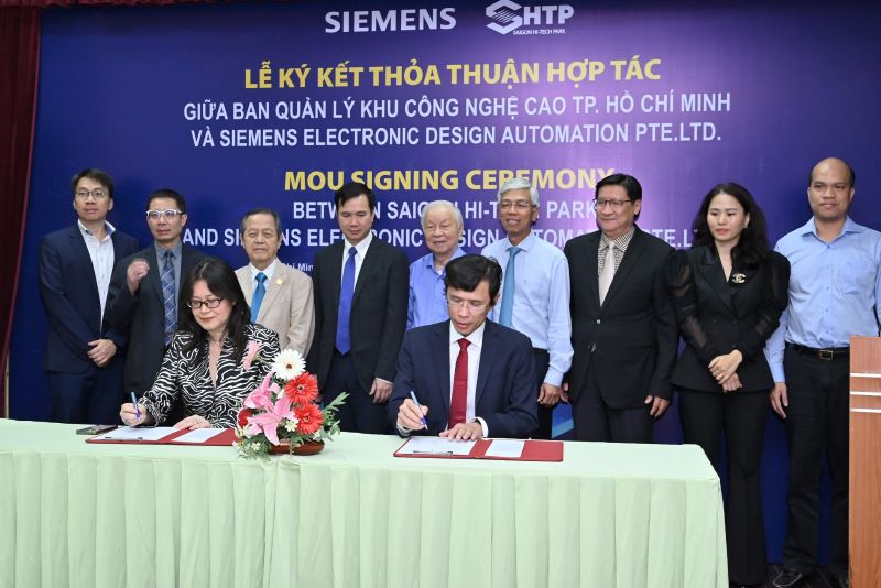 Ho Chi Minh City: Cooperating to develop human resource training in the semiconductor chip industry with Siemens - Photo 1.