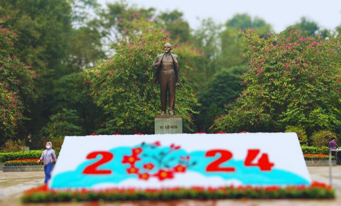 Hà Nội trang hoàng rực rỡ cờ hoa mừng Đảng, mừng Xuân Giáp Thìn 2024- Ảnh 2.