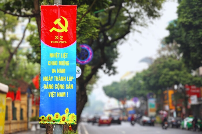 Hà Nội trang hoàng rực rỡ cờ hoa mừng Đảng, mừng Xuân Giáp Thìn 2024- Ảnh 6.