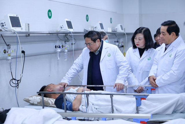 Chiều 29 Tết, Thủ tướng Phạm Minh Chính thăm, chúc Tết tại Bệnh viện Hữu nghị Việt Đức và Bệnh viện Nhi Trung ương- Ảnh 2.