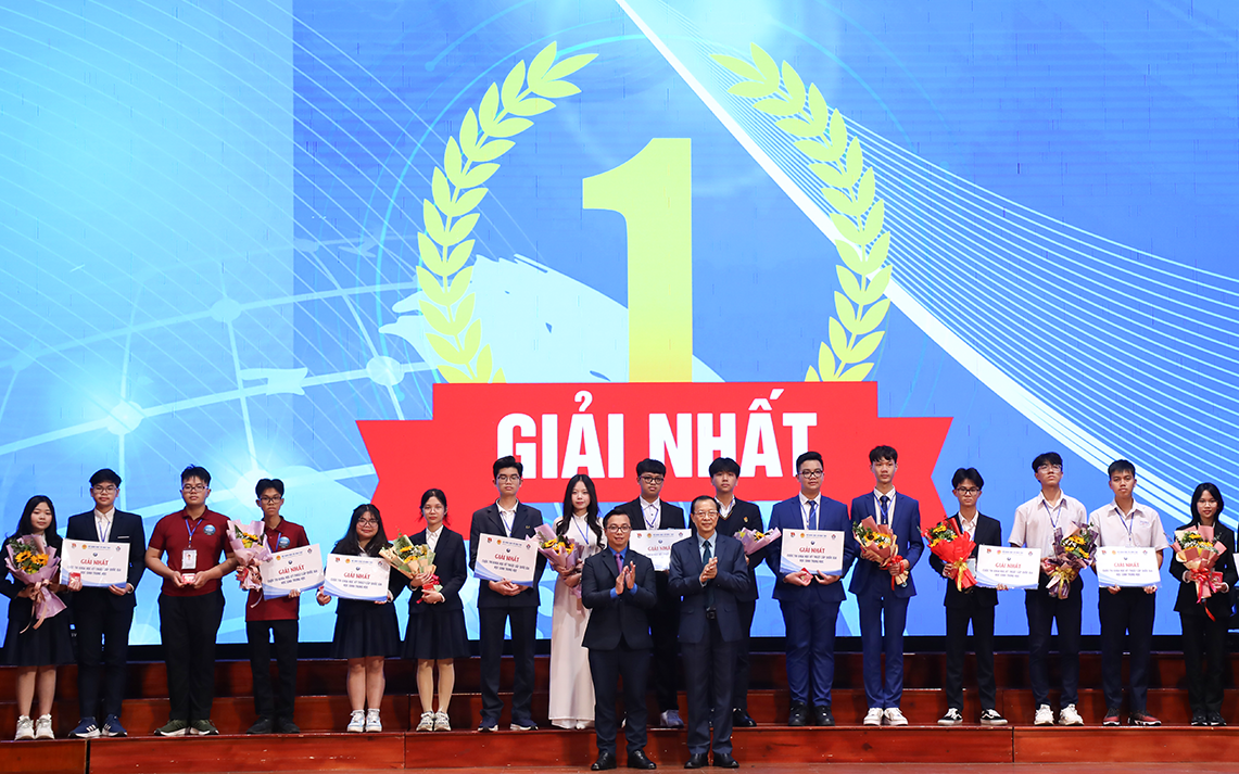 Cuộc thi khoa học kỹ thuật quốc gia: Cần trả lại gi&aacute; trị thực cho học sinh! - Ảnh 4.