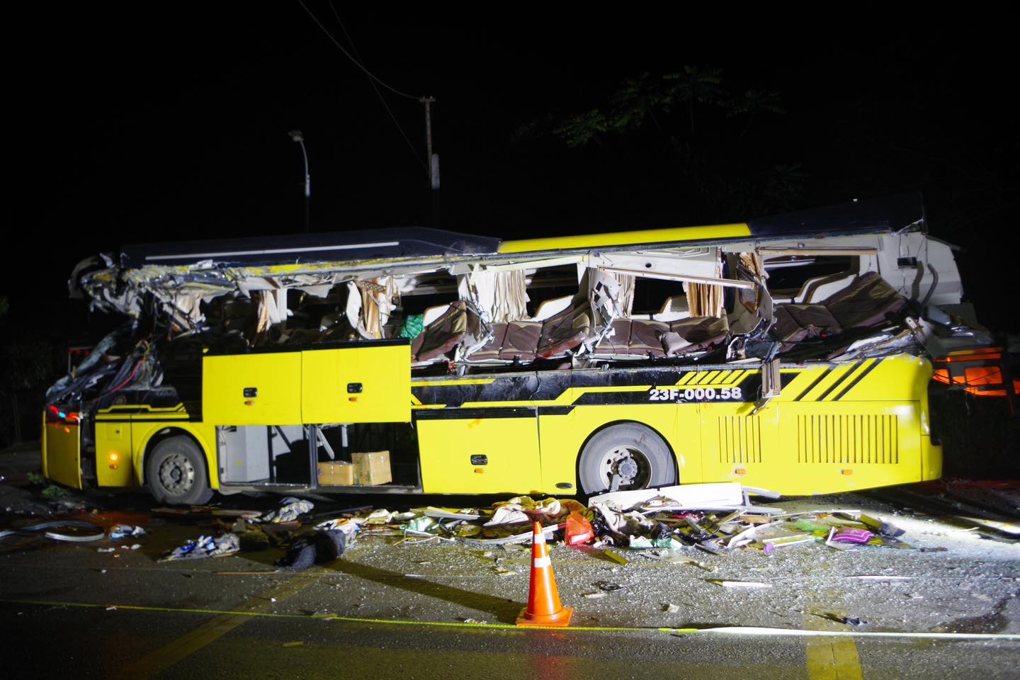 Nguyên nhân ban đầu vụ tai nạn xe khách làm 5 người tử vong ở Tuyên Quang- Ảnh 1.