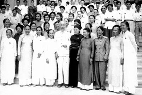 Chủ tịch Hồ Chí Minh dặn dò phụ nữ Việt Nam gắng học tập, phát triển chí khí tự cường, tự lập- Ảnh 2.