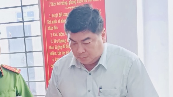 Khởi tố, bắt tạm giam Phó chủ tịch Thành phố Long Xuyên- Ảnh 1.