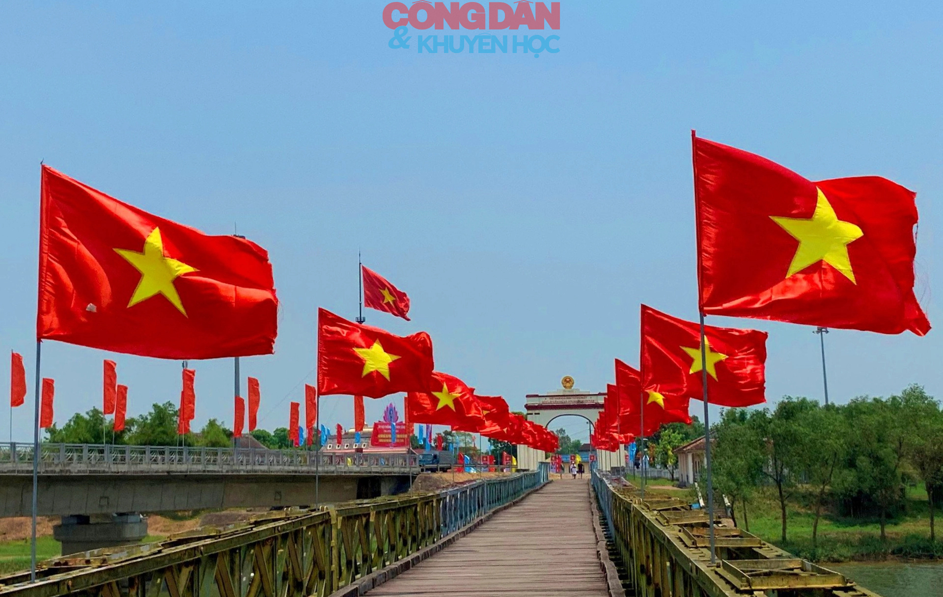 Tự hào màu cờ đỏ thắm bay trên cầu Hiền Lương- Ảnh 5.