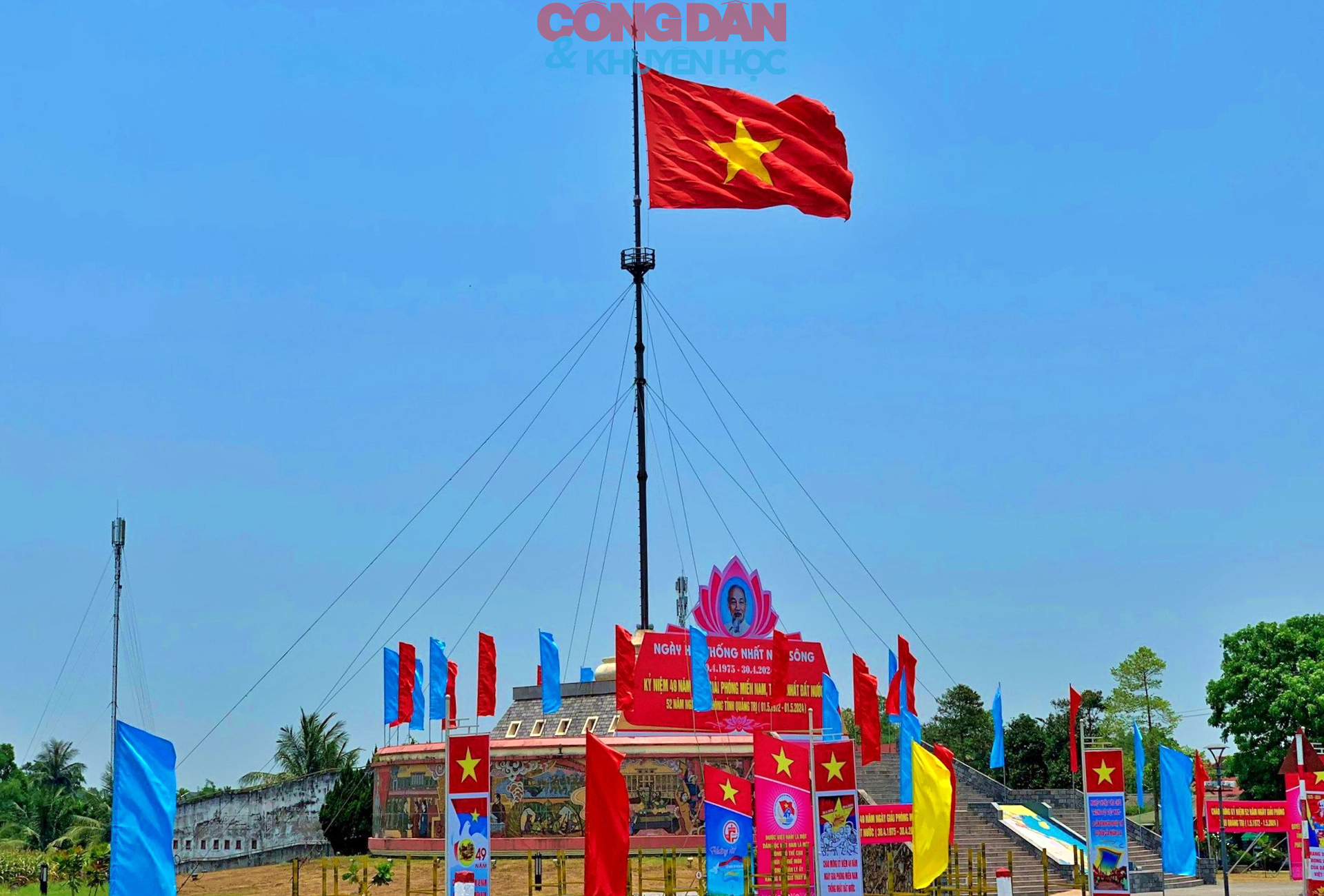 Tự hào màu cờ đỏ thắm bay trên cầu Hiền Lương- Ảnh 6.