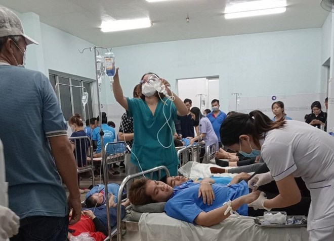 Gần 100 công nhân nhập viện cấp cứu nghi ngộ độc thực phẩm tại Đồng Nai - Ảnh 1.