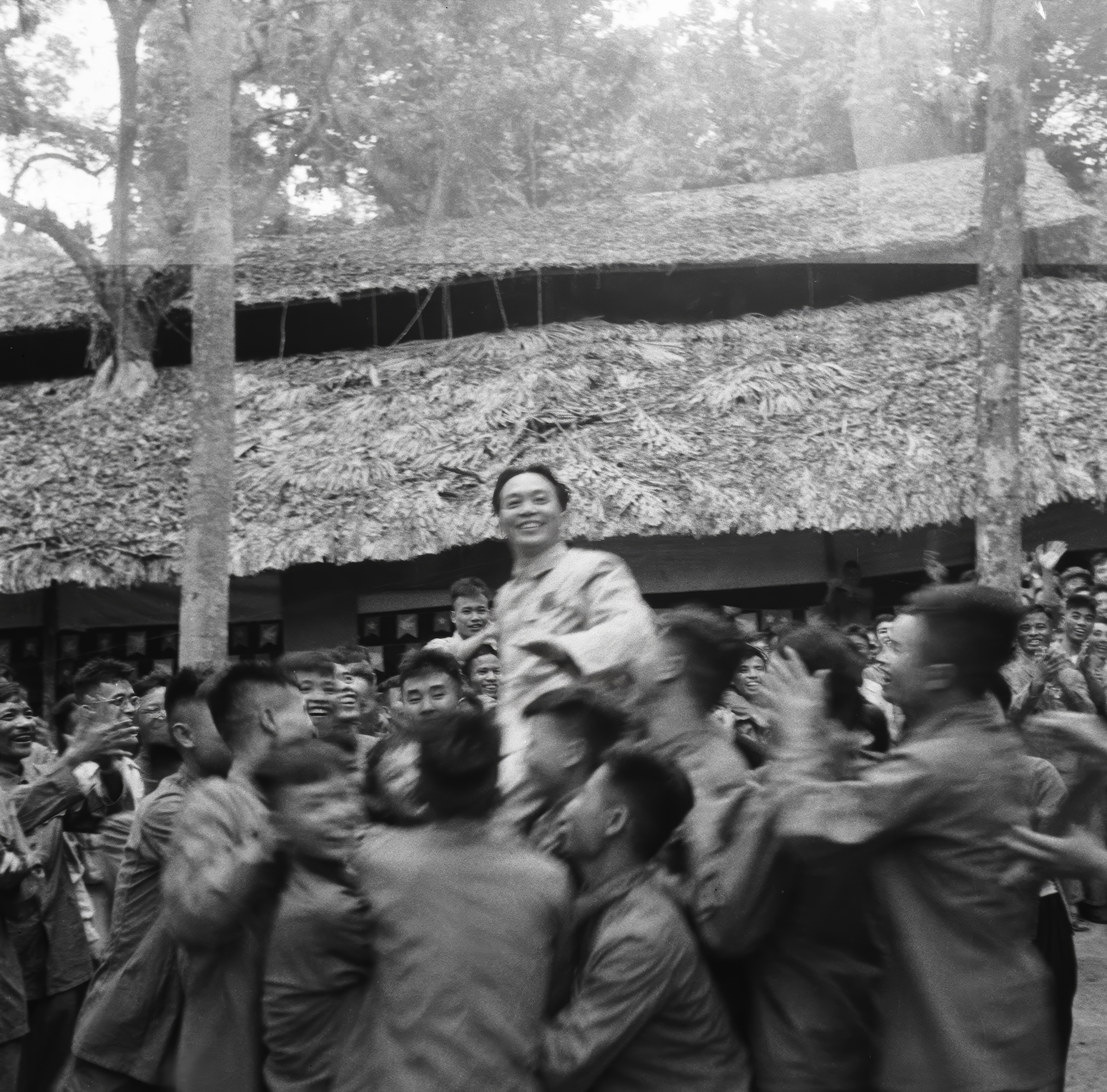 "Bản anh hùng ca bằng ảnh về Điện Biên Phủ" - sử liệu quý của nghệ sĩ nhiếp ảnh Triệu Đại - Ảnh 24.