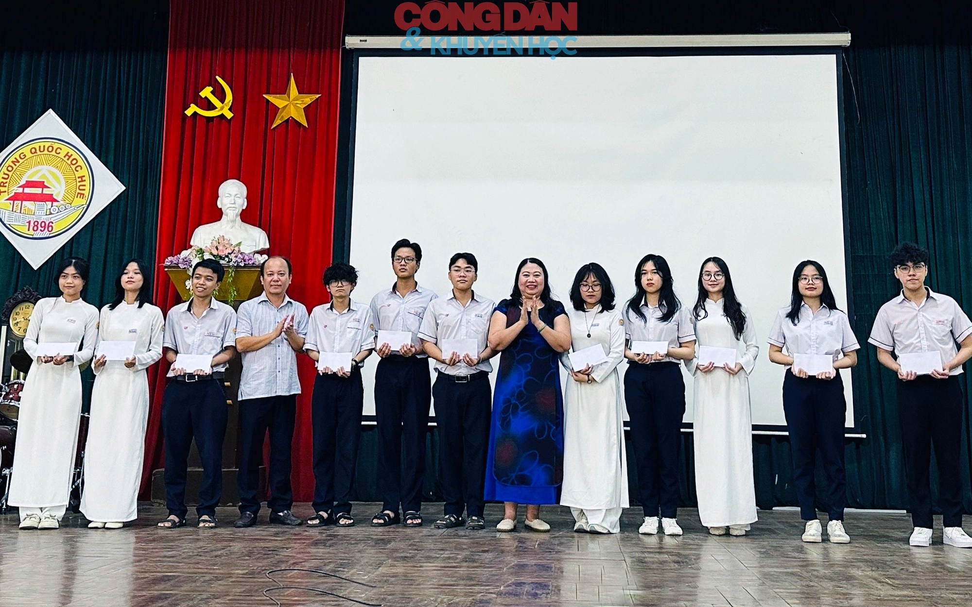 Hội Khuyến học Thừa Thiên Huế trao học bổng khuyến tài Nguyễn Chí Thanh cho học sinh giỏi- Ảnh 5.