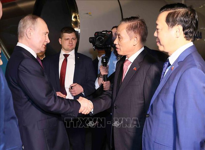 Tổng thống Liên bang Nga Vladimir Putin đến Hà Nội, bắt đầu thăm cấp Nhà nước tới Việt Nam- Ảnh 2.