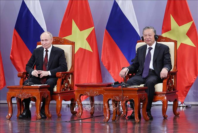 Tổng thống Nga Vladimir Putin gặp gỡ các thế hệ cựu sinh viên Việt Nam học tại Nga- Ảnh 3.