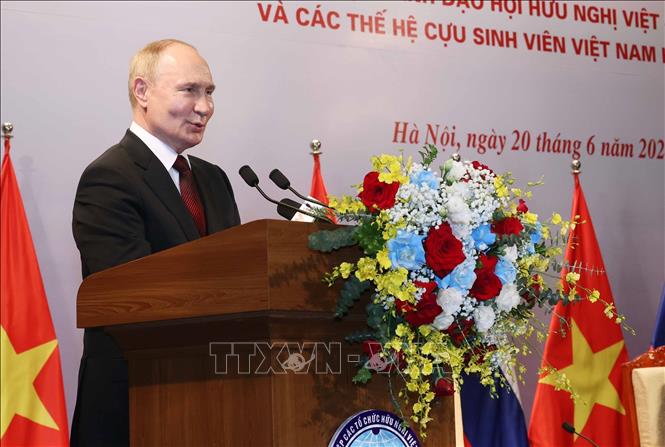 Tổng thống Nga Vladimir Putin gặp gỡ các thế hệ cựu sinh viên Việt Nam học tại Nga- Ảnh 2.