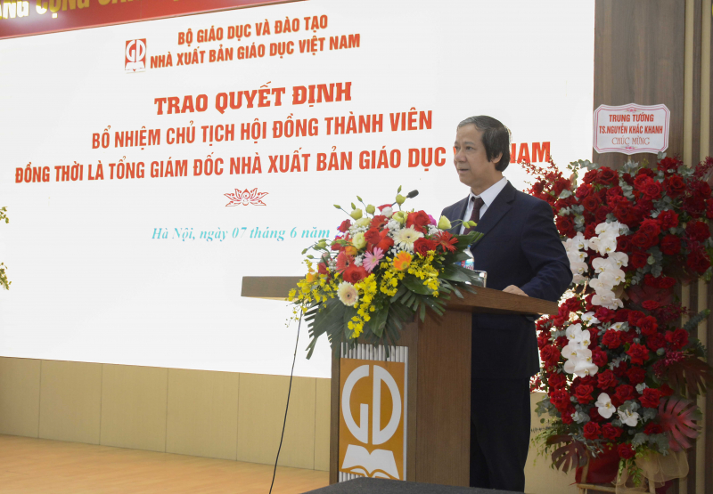 Trao quyết định bổ nhiệm tân Chủ tịch Hội đồng thành viên, Tổng Giám đốc Nhà xuất bản Giáo dục Việt Nam- Ảnh 2.
