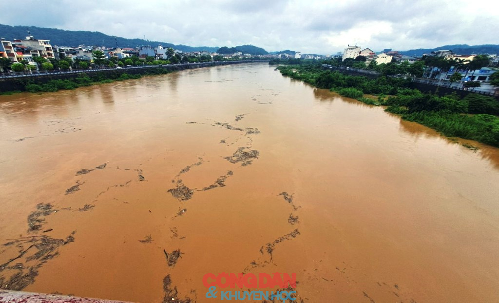 Lũ thượng nguồn sông Hồng ở Lào Cai dâng cao - các địa phương sẵn sàng ứng phó- Ảnh 2.