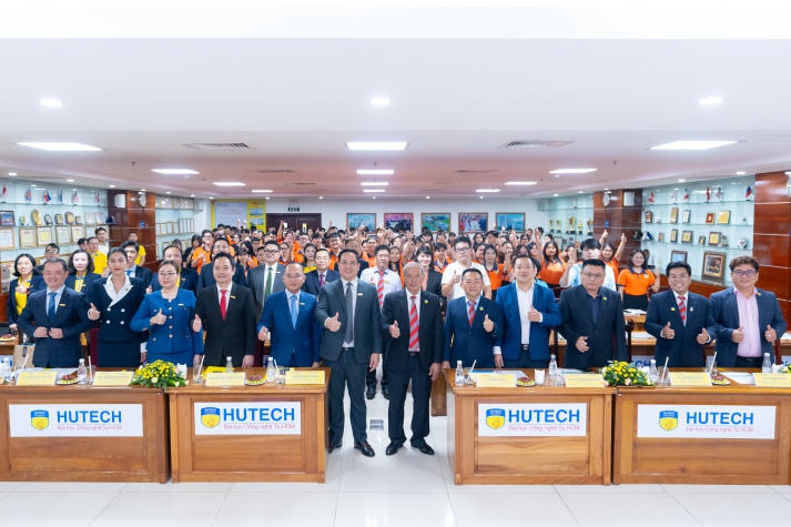 HUTECH và Nam A Bank hợp tác đào tạo, trao học bổng cho sinh viên- Ảnh 2.