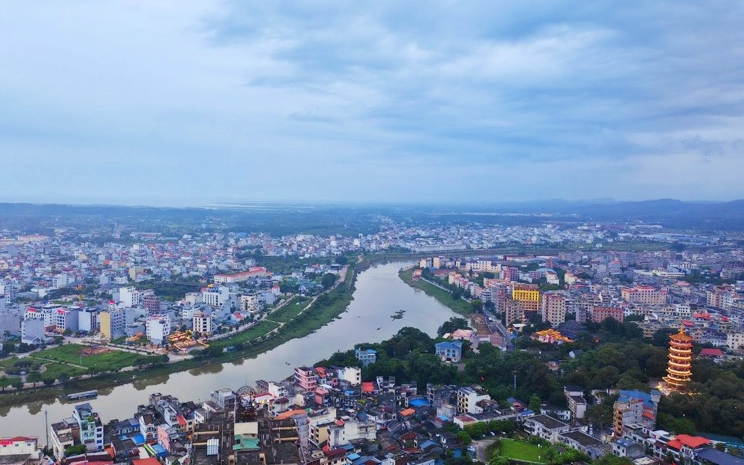 Mùa hè nhộn nhịp tại "điểm nóng" du lịch Việt - Trung Đông Hưng - Ảnh 3.