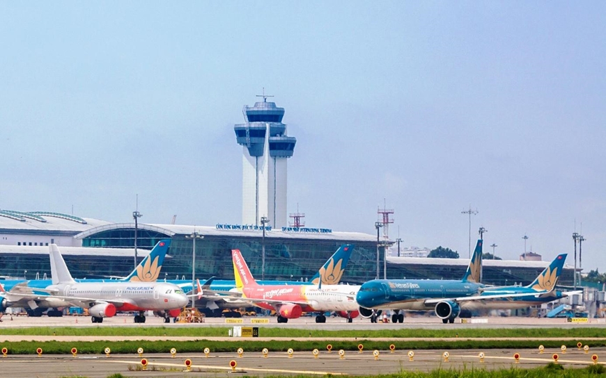 Vé máy bay tăng "phi mã" mỗi dịp cao điểm, Bộ Giao thông vận tải yêu cầu thanh tra - Ảnh 2.