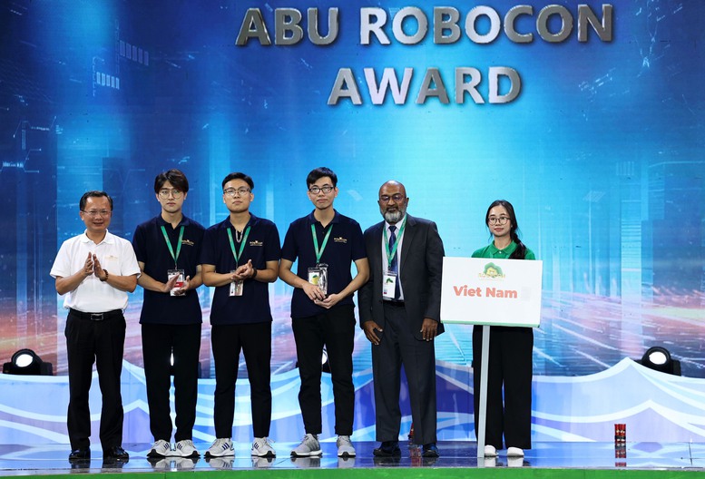 Đội Việt Nam lỡ cơ hội giành chức vô địch ABU Robocon 2024 - Ảnh 3.