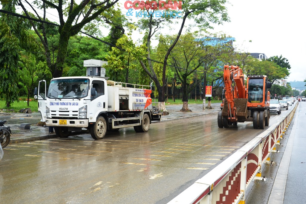 Lũ rút, người dân Lào Cai dọn dẹp nhà cửa, tài sản - Ảnh 13.