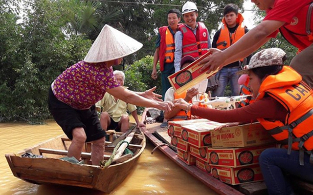 Lũ sông Hồng lớn nhất trong vòng 60 năm qua, cảnh báo Hà Nội ngập nhiều tuyến phố - Ảnh 2.