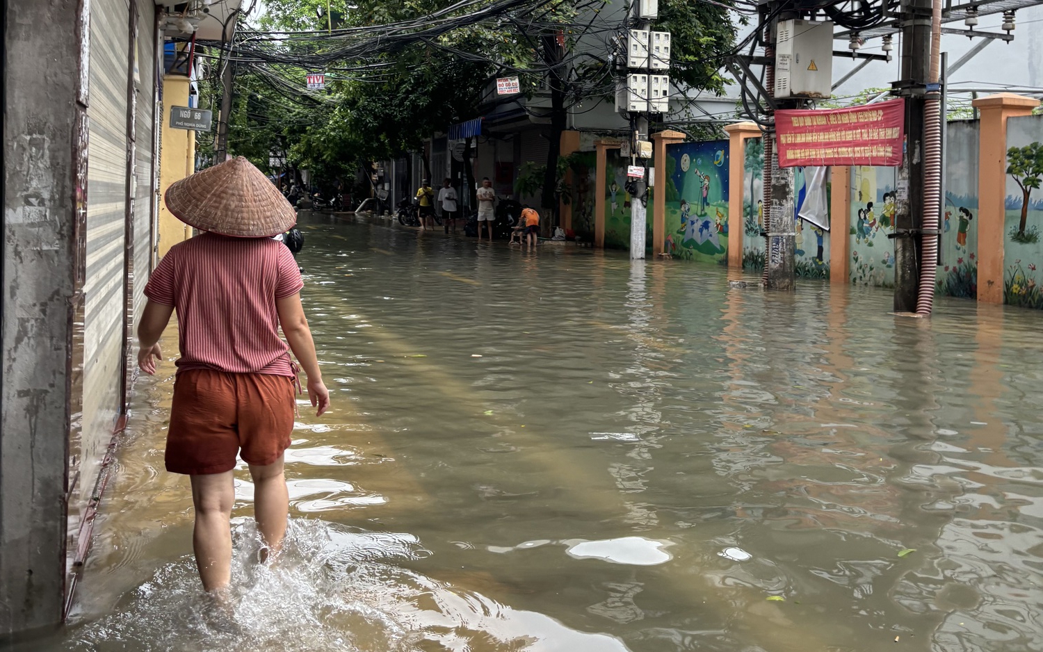 không để đầu cơ tăng giá cả, khan hàng sau bão - Ảnh 1.