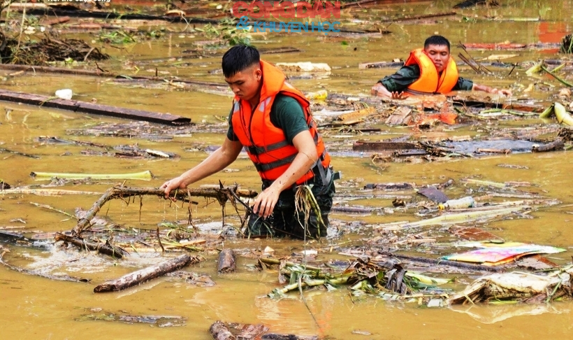 Làng Nủ: Hơn 600 chiến sĩ bộ đội, công an chạy đua với thời gian tìm kiếm nạn nhân- Ảnh 1.