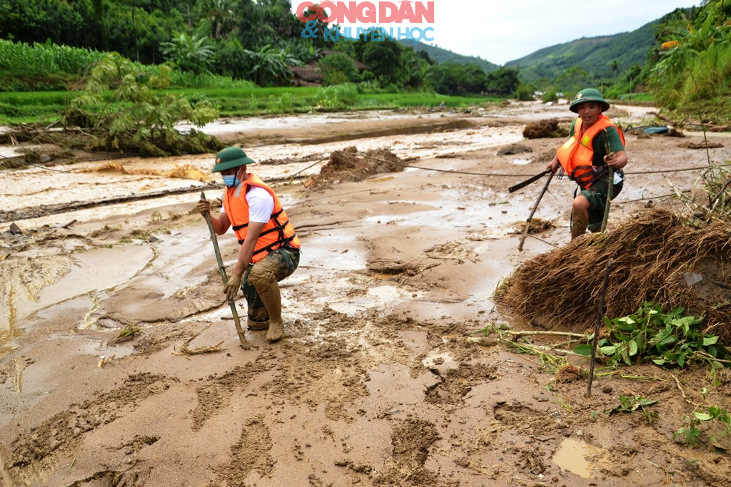 Làng Nủ: Hơn 600 chiến sĩ bộ đội, công an chạy đua với thời gian tìm kiếm nạn nhân- Ảnh 12.