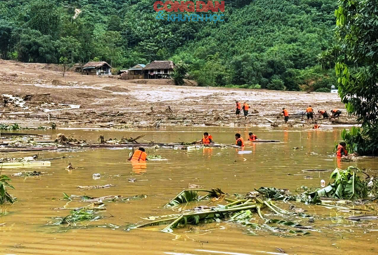 Làng Nủ: Hơn 600 chiến sĩ bộ đội, công an chạy đua với thời gian tìm kiếm nạn nhân- Ảnh 13.