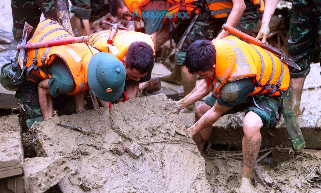 Làng Nủ: Hơn 600 chiến sĩ bộ đội, công an chạy đua với thời gian tìm kiếm nạn nhân- Ảnh 14.