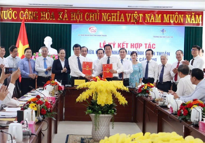 Ủy ban nhân dân tỉnh Ninh Thuận và Trường Đại học Cần Thơ ký hợp tác - Ảnh 1.