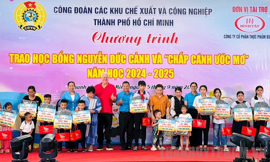 Gần 80 suất học bổng Nguyễn Đức Cảnh và "Chắp cánh ước mơ" tặng các em học sinh hoàn cảnh đặc biệt khó khăn - Ảnh 1.