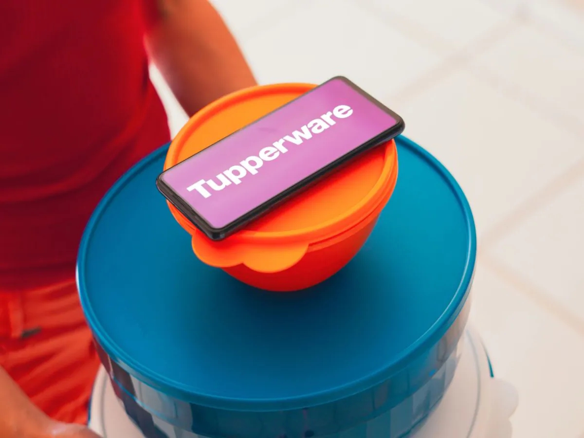 Điều gì đẩy Tupperware đến bờ vực phá sản?