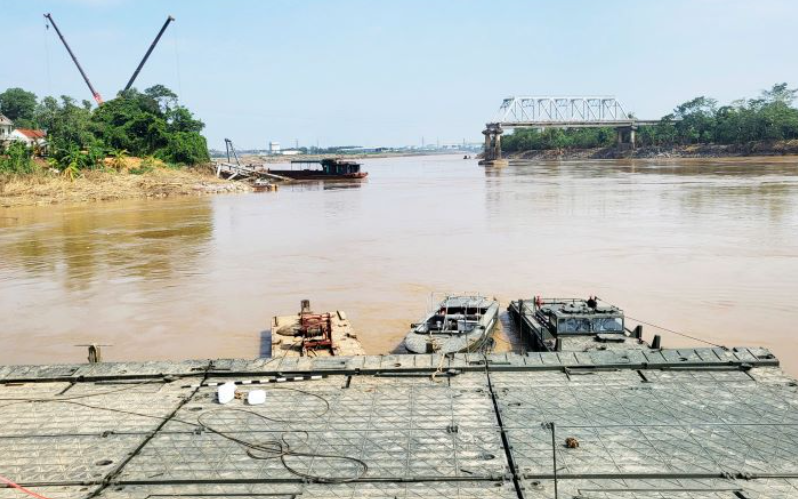 Khi những cây cầu sập xuống dòng lũ – Lời cảnh tỉnh - Ảnh 1.