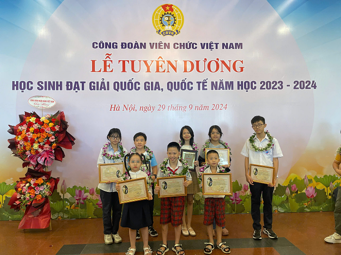 Công đoàn tuyên dương học sinh giỏi quốc gia, quốc tế - Ảnh 1.