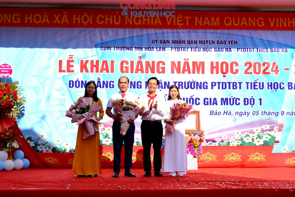 Hơn 235.000  học sinh miền núi Lào Cai khai giảng năm học mới 2024-2025 - Ảnh 12.