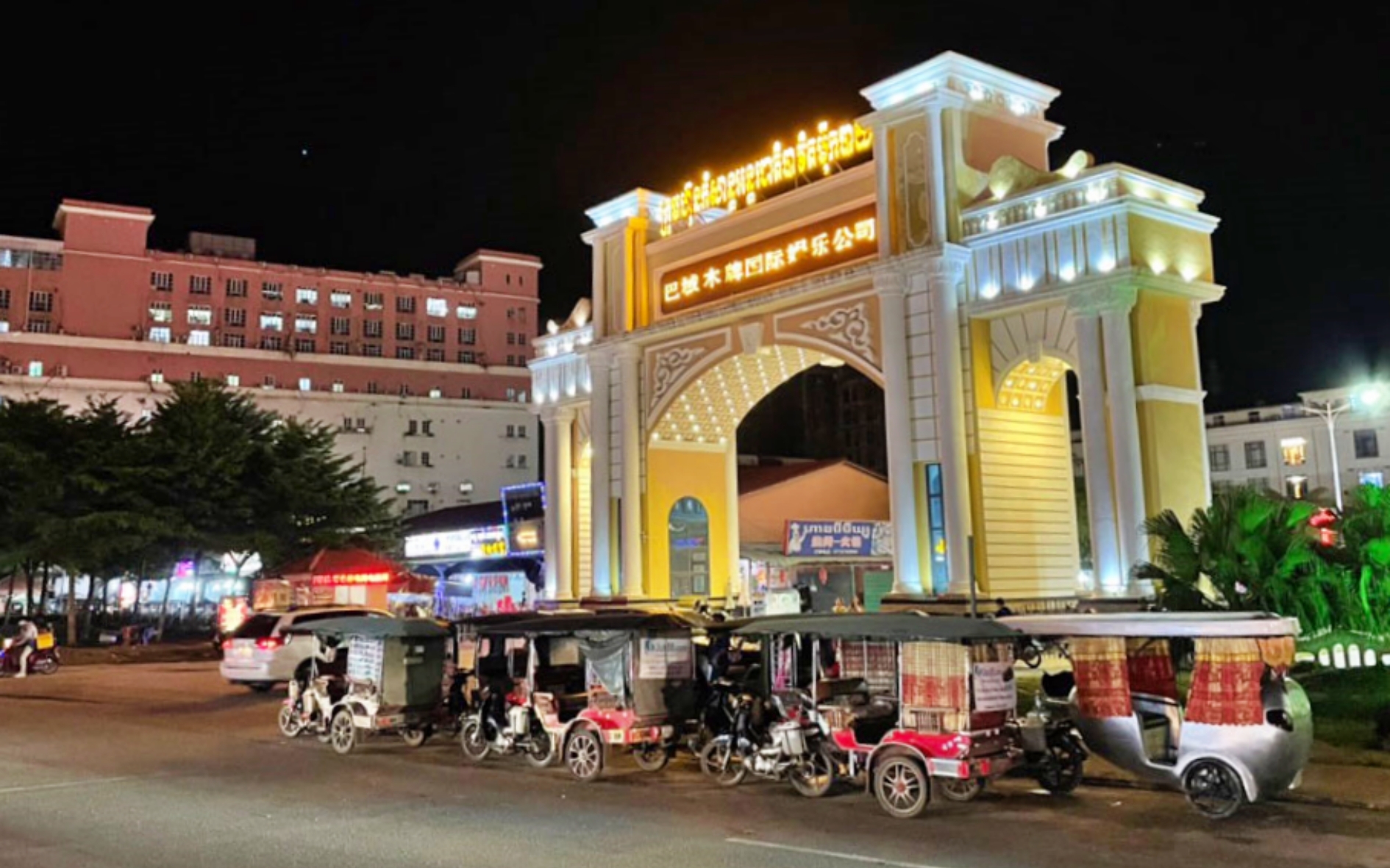 Campuchia trao trả nhiều công dân Việt từ cơ sở lừa đảo trực tuyến cho Việt Nam - Ảnh 2.