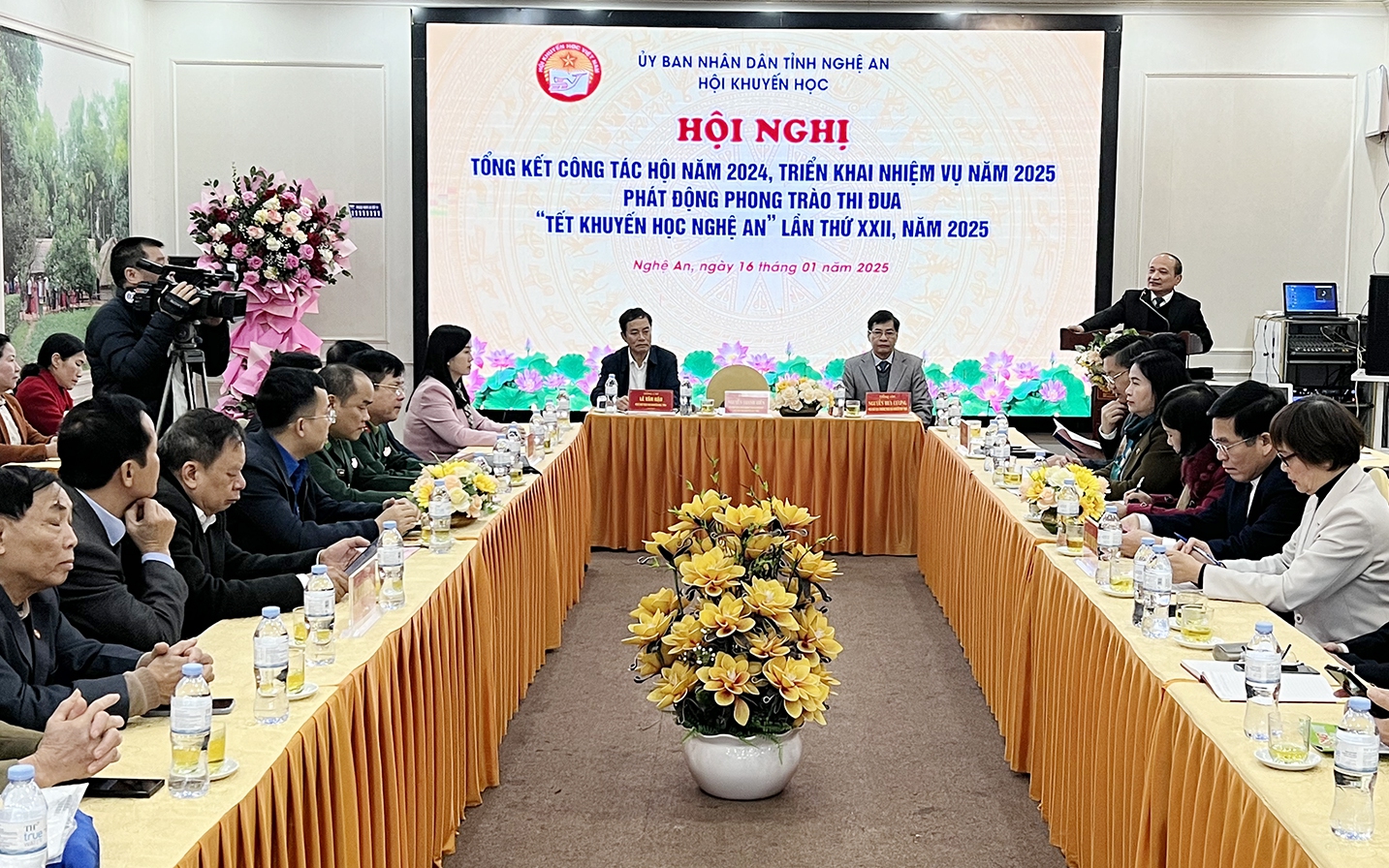 Tuyên dương 50 nông dân tiêu biểu phong trào khuyến học, khuyến tài tại Nghệ An - Ảnh 4.