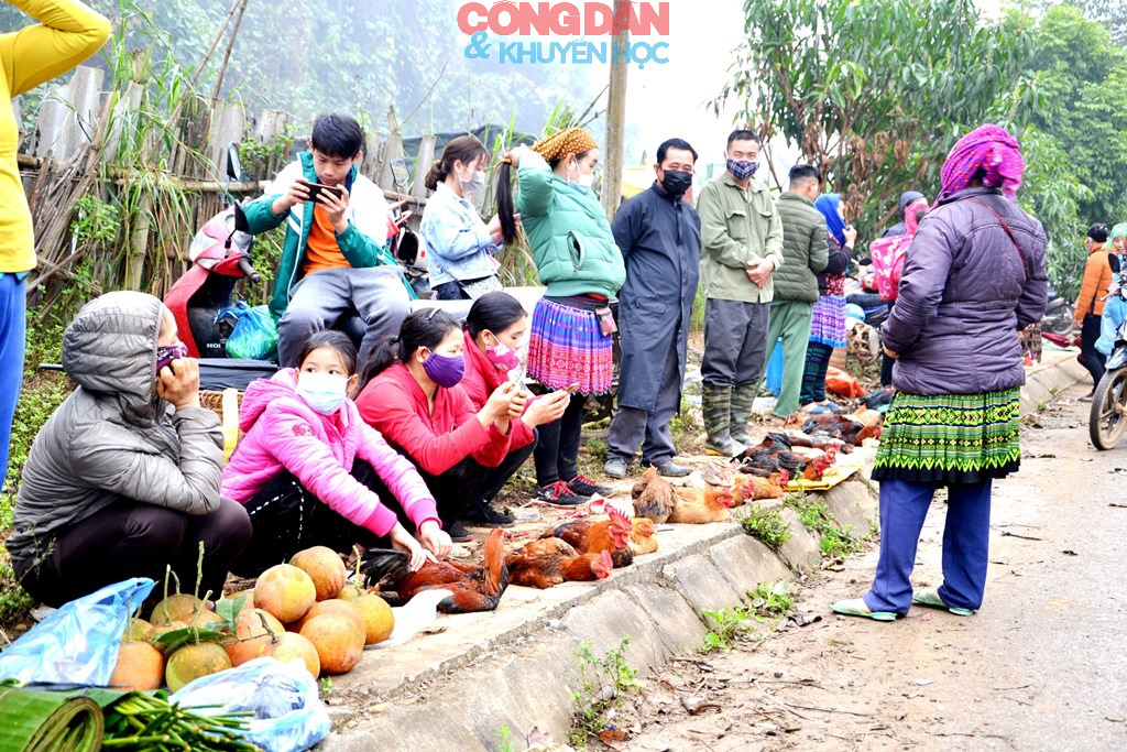 Chợ phiên vùng cao Lào Cai ngày giáp Tết - Ảnh 12.