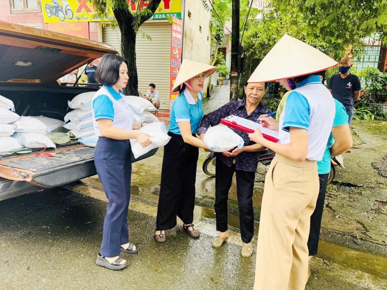 Lào Cai: Sáng lên những việc làm vì dân, những tấm lòng nhân ái trong bão lũ - Ảnh 21.