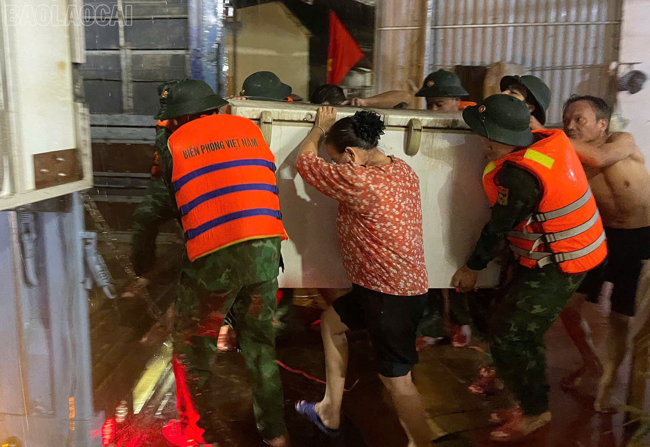 Lào Cai: Sáng lên những việc làm vì dân, những tấm lòng nhân ái trong bão lũ - Ảnh 8.